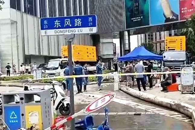 球友会-球友会(中国)一站式服务平台排涝突击队在排涝现场